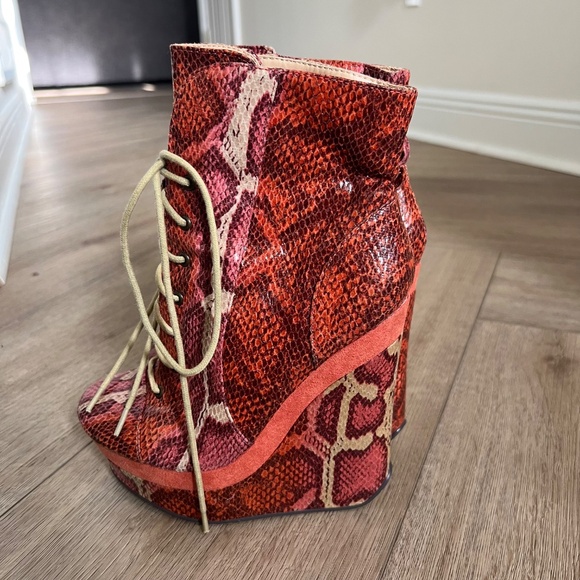🔥 Michael Antonio “Colby” Leather & Suede Snakeskin Wedge Booties –Coral Size 6 - Picture 2 of 5